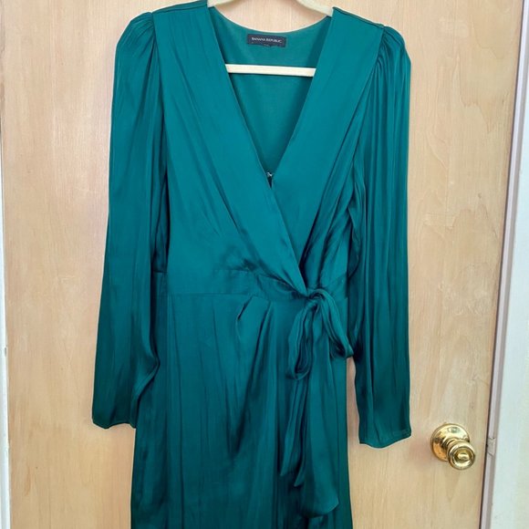 Banana Republic Emerald Green Satin Tie Waist Wrap Dress - Picture 2 of 4